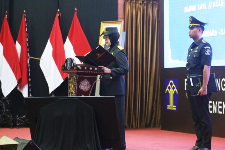 Kepala BPSDM Hukum, Gusti Ayu Putu Suwardani Melantik Pejabat Manajerial dan Non Manajerial Yang Pertama di lingkungan Politeknik Pengayoman