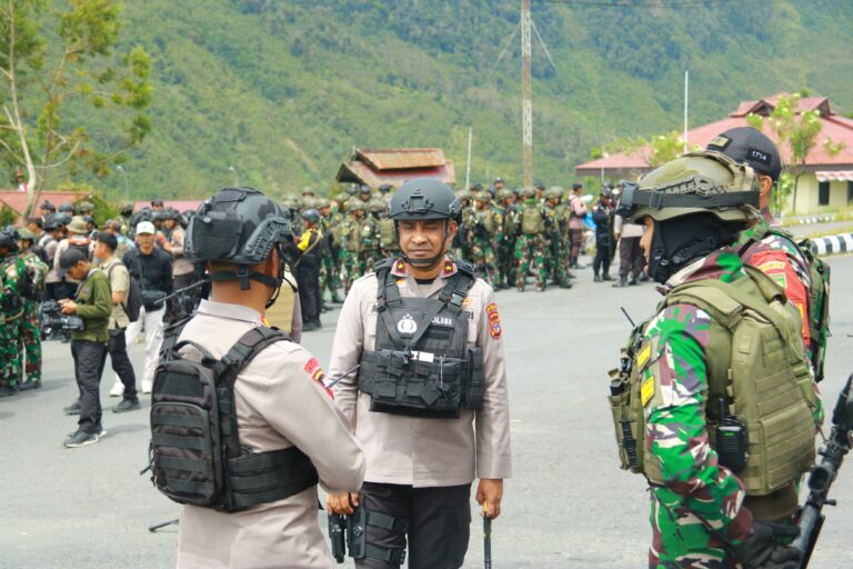 Kapolda Papua Tengah Pimpin Razia Besar-Besaran di Puncak Jaya, Dansatgas Yonif 112/DJ Siap Dukung Keamanan dan Ketertiban Puncak Jaya