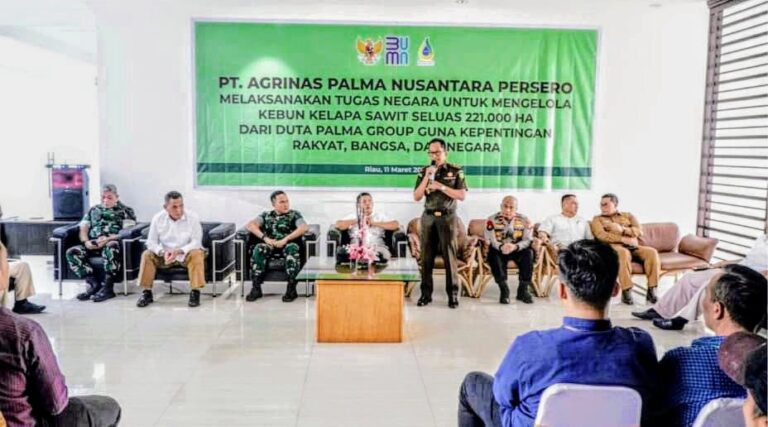 Kajati Riau Saksikan Langsung Penyerahan Aset Barang Bukti Perkara Korupsi PT.Duta Palma Kepada PT.Agrinas Duta Palma