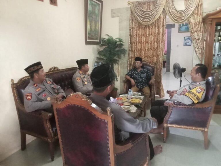 Untuk Ciptakan Kamtibmas, Kapolsek Tambelang Silahturahmi Dengan Tokoh Masyarakat