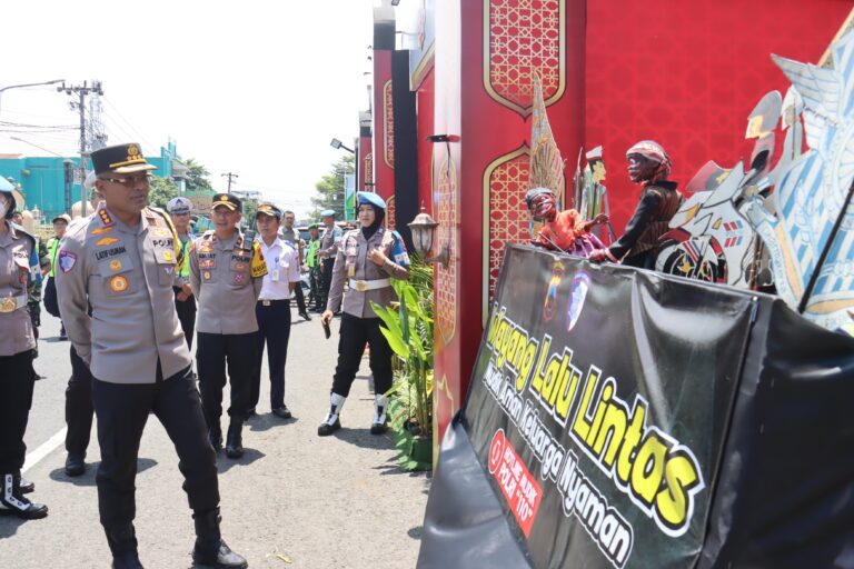 Wakapolda Jateng Kunjungi Pos Pelayanan Operasi Ketupat Candi 2025 di Purbalingga