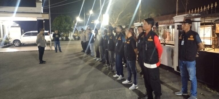 Tingkatkan Keamanan, Kapolsek Tambelang Pimpin Apel Gabung Dalam Persiapan Okj dan Patroli