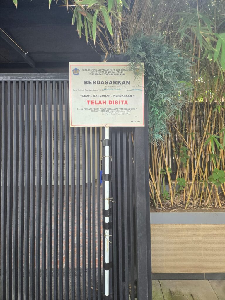 Direktorat UHLBEE JAM PIDSUS Dampingi Sita Eksekusi Tanah dan Bangunan di Jakarta Utara Milik Tony Budiman Dalam Tindak Pidana Perpajakan