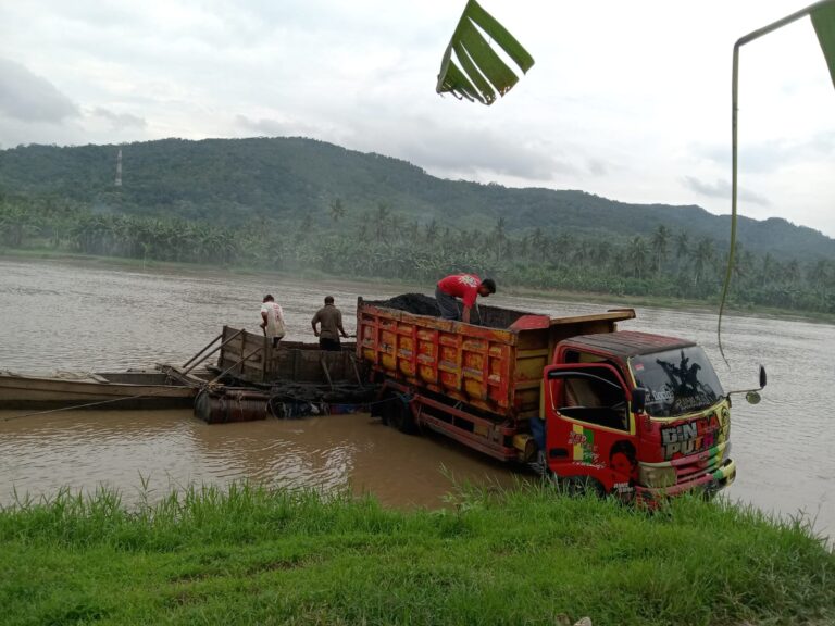 Diduga kebal Hukum.Tambang Galian C Ilegag Mulaih merajalela Di sekitar Bantaran Sungai Serayu, wilayah Kabupaten Banyumas.