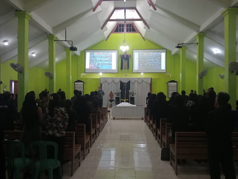 Malam Kudus di Patimuan: Sinergi Forkompincam Amankan Jumat Agung, GKJ Hosiana Sambut Paskah dengan Khidmat!