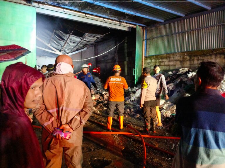 Gudang Penggilingan Kapuk Terbakar di Karanganyar Purbalingga