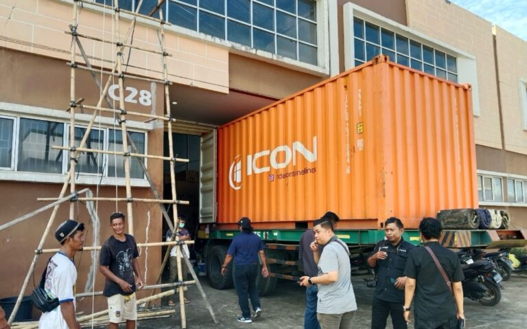 Satu Kontainer Rokok Ilegal Ditemukan Dekat Mapolres Kubu Raya: Dugaan Skandal Pengawasan Bea Cukai dan Kepolisian Mencuat