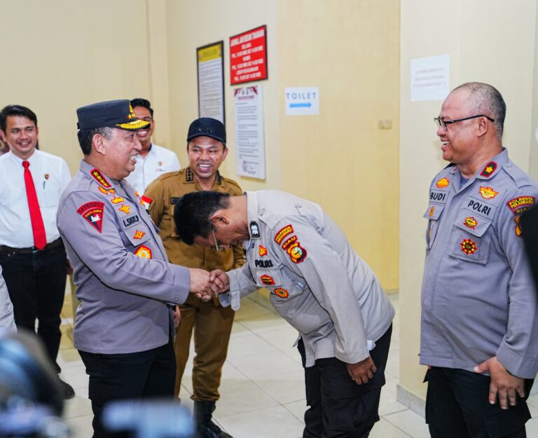 Apresiasi Personel Pemilik Pesantren Gratis, Kapolri “Perwirakan” Aiptu Jimmi