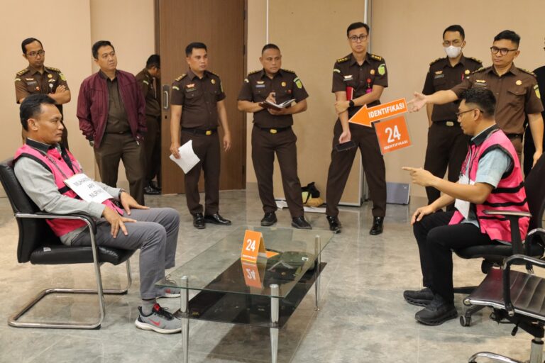 Tim Penyidik Gelar Rekonstruksi dalam Penyidikan Tindak Pidana Suap/Gratikasi