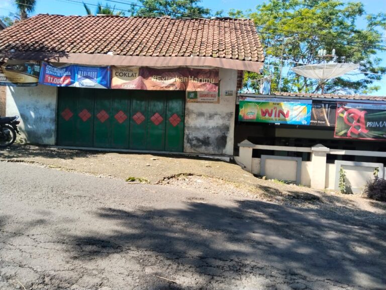 Kios Pupuk Lengkap Barokah Tani Di Kecamatan Sirampog Di Duga Menjual Pupuk Subsidi Di Atas Harga Eceran Tertinggi