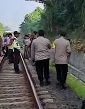 Warga Berbondon – Bodong ke TKP. PFi Ada  Perempuan Tewas di Rel Kereta Kota Tasik