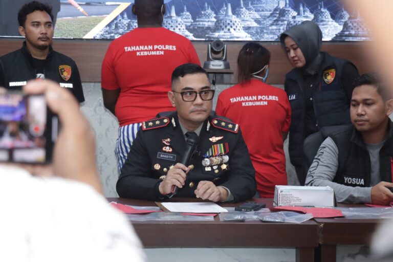 Satreskrim Polres Kebumen Ungkap Kasus Penipuan Online oleh Warga Negara Asing, Korban Alami Kerugian Ratusan Juta Rupiah