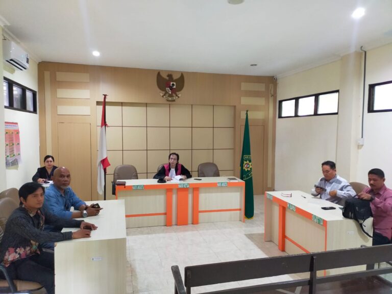 Hakim PN Palu Bebaskan Jurnalis Hendly Mangkali dari Status Tersangka