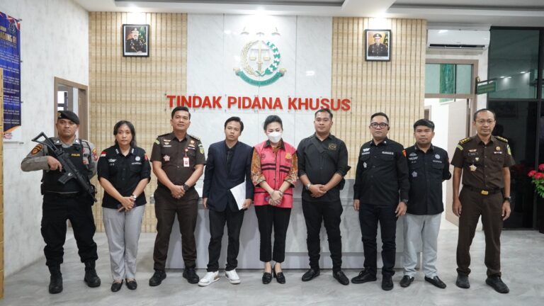 Kejati Kepri  Tetapkan Tersangka dan Tahan Mantan Direktur Umum Terkait Kasus Korupsi Pembangunan Studio TVRI Kepri.