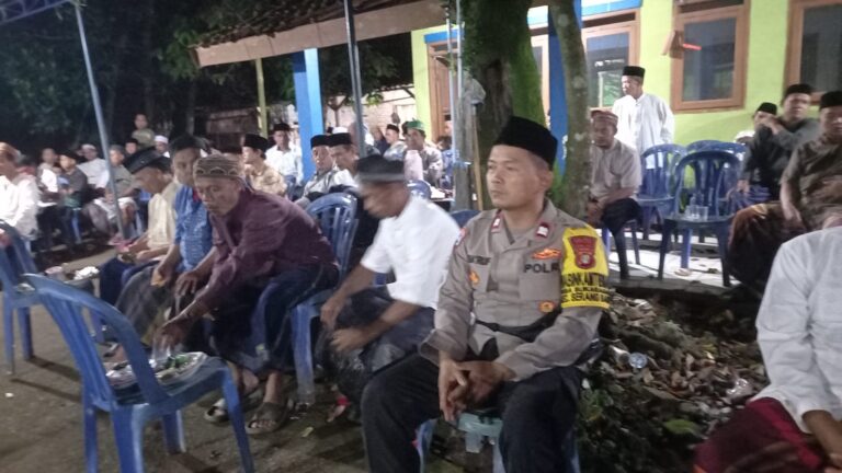Bentuk Rasa Empati, Bhabinkamtibmas Desa Sukaragam Hadiri Acara Tahlilan