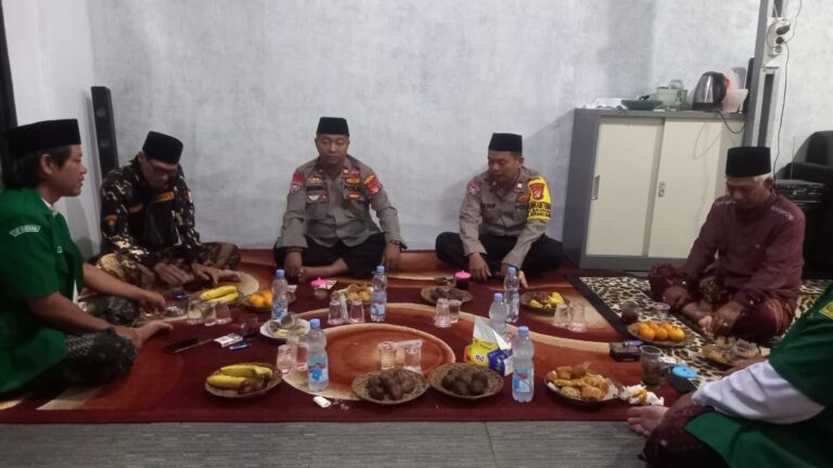 Bentuk Dukungan dan Partisipasi Dalam Kegiatan Keagamaan, Wakapolsek Serang Hadiri Majelis Zikir & Shalawat Rijalul Ansor