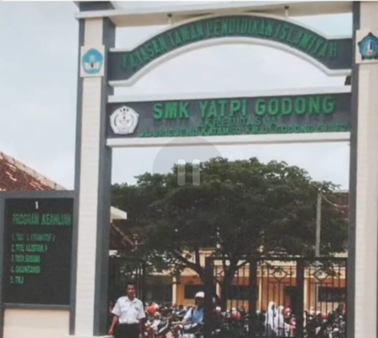 Minimnya Pengawasan Kantin SMK Yatpi Godong, Siswa Bebas Merokok di Lingkungan Sekolah