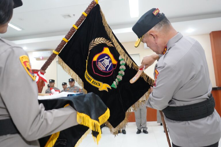 Polda Sulteng Gelar Pencucian Pataka ‘Wira Dharma Brata’ Menjelang Hari Bhayangkara Ke-79