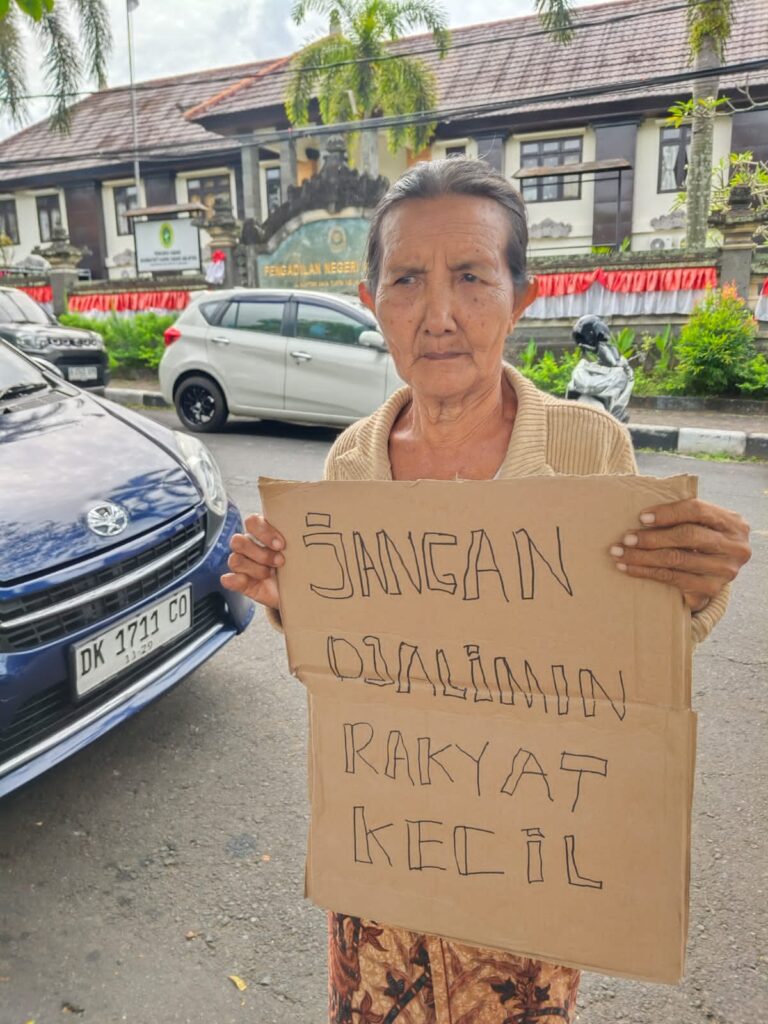 Nenek Meminta Keadilan Atas Tanah Tempat Tinggalnya