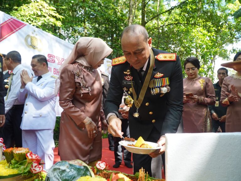 Kapolda Kalbar Gelar Syukuran HUT Bhayangkara ke-79 Bersama Ojol dan Pekerja PHL di taman Sylva Untan dan 9 Titik lainnya