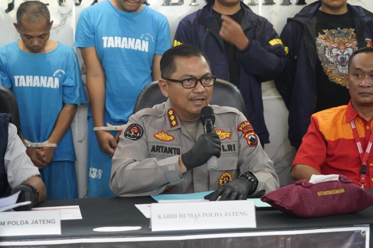 Polda Jateng Gelar Konferensi Pers Ungkap Kasus Pembunuhan Wanita di Demak dan Kawanan Perampok Spesialis Bobol Minimarket di Kendal