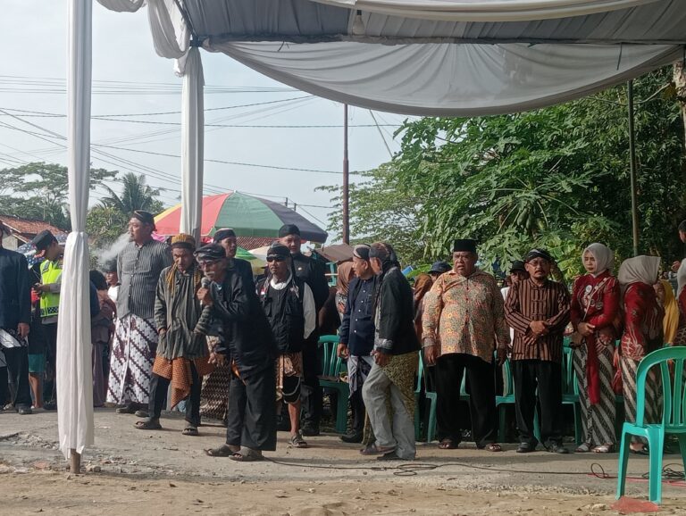 Desa Cinyawang Gelar Ruwat Bumi dan Kirab Adat Memetri Bumi Sambut Tahun Baru 1447 Hijriyah, Dimeriahkan Prosesi Ruatan, Begalan, Wayang Kulit, serta Perebutan Hasil Bumi