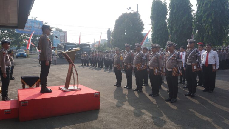 Kapolres Purbalingga Beri Penghargaan Personel Berprestasi