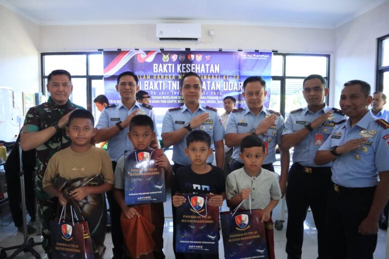 Danlanud Sultan Hasanuddin Donor Darah Pada Kegiatan Bakti Kesehatan Jelang Peringatan Hari Bakti Ke-78 TNI AU