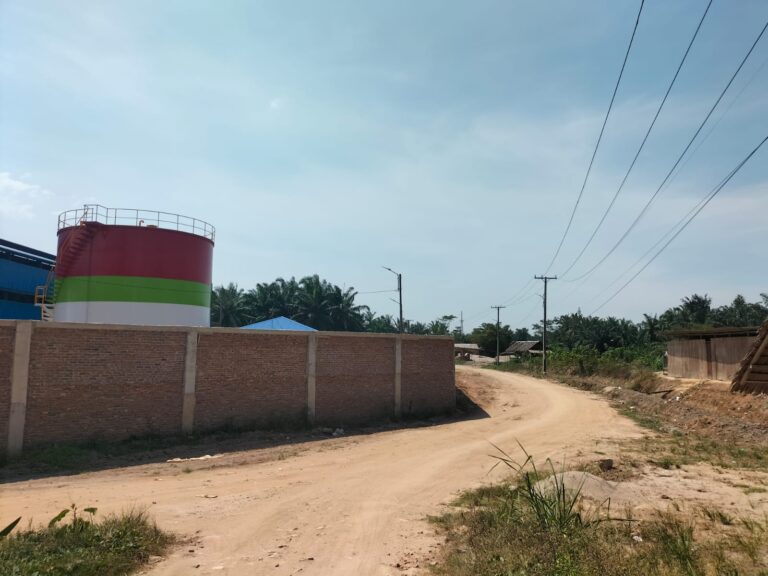 Masyarakat Keluhkan Jalan Desa Tanjung Gading Diambil PKS PT SAS
