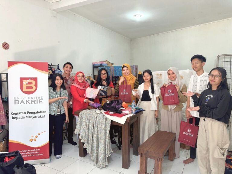 Universitas Bakrie Gelar Pelatihan Pengabdian Kepada Masyarakat di UMKM Galleries Abata