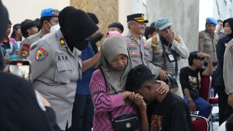 Datangi Polda Jateng, Ratusan Orang Tua Jemput Anak yang Terlibat Aksi Anarkis