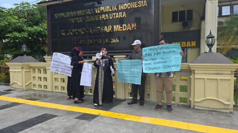Dituduh melakukan penipuan dan penggelapan Emak-emak Klaim Jadi Korban Kriminalisasi