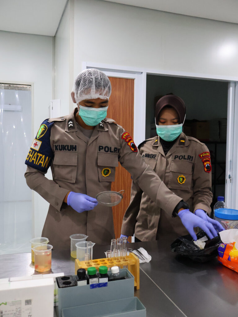 Biddokkes Polda Jateng Pastikan Standar Food Safety pada Program Makan Bergizi Gratis.