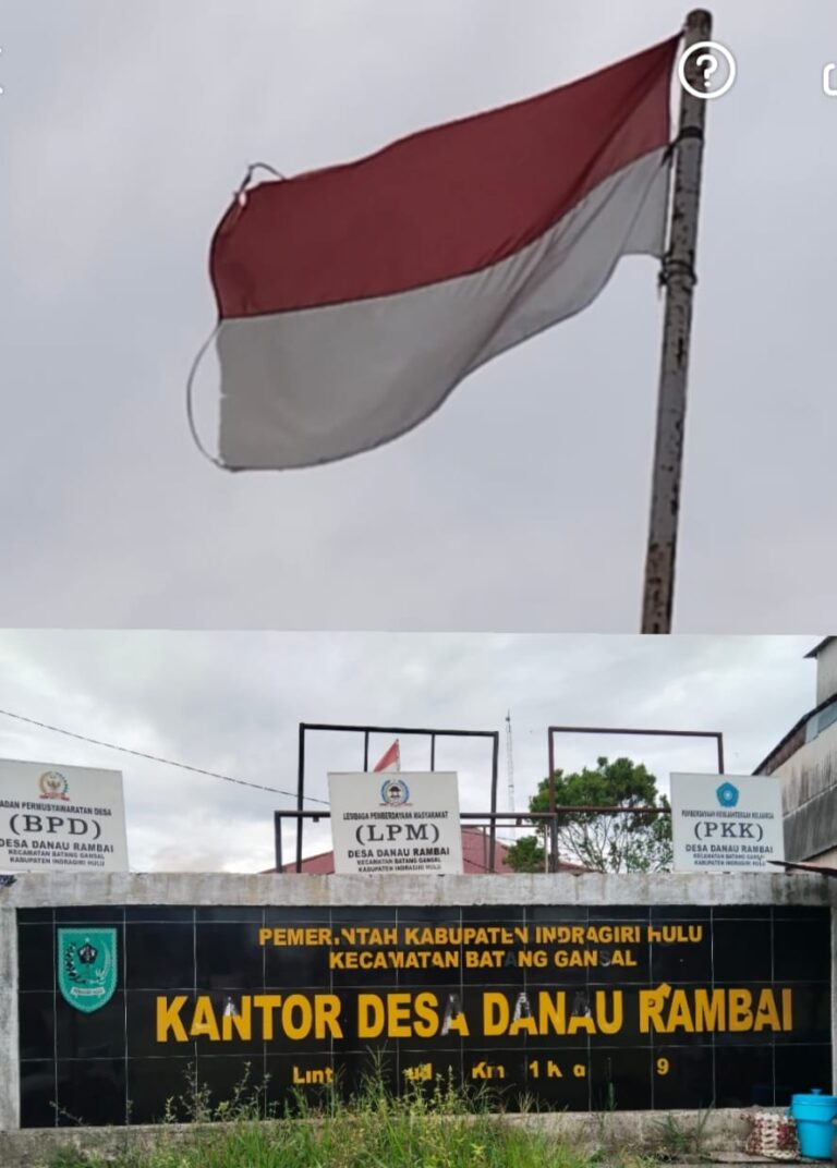 Memalukan! Kantor Desa Danau Rambai Kibarkan Merah Putih Koyak di Depan Sekolah