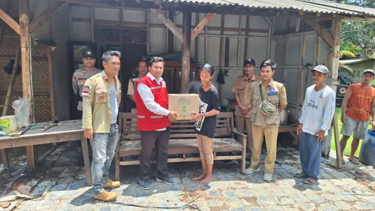 Respons Cepat Bencana: Pemkab Cilacap Salurkan Bantuan Darurat Korban Rumah Roboh di Desa Rawaapu Patimuan