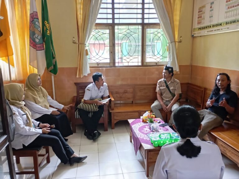 Kepsek diduga Hindari Konfirmasi memilih tidak datang, Guru Jadi ‘Mata-Mata’ Rekam Pers