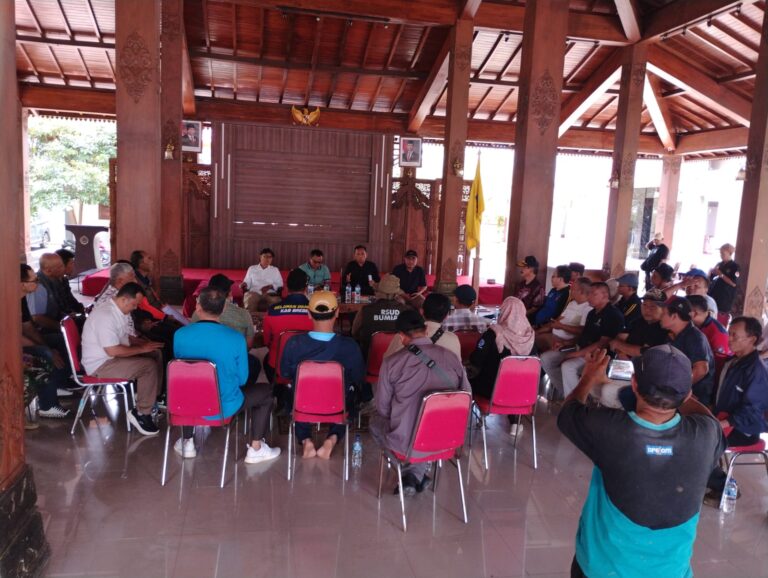 Jajaran Pemda Brebes Wakil Bupati Dan Sekda Gercep Mendatangi Situasi Bencana Banjir Di Bumiayu