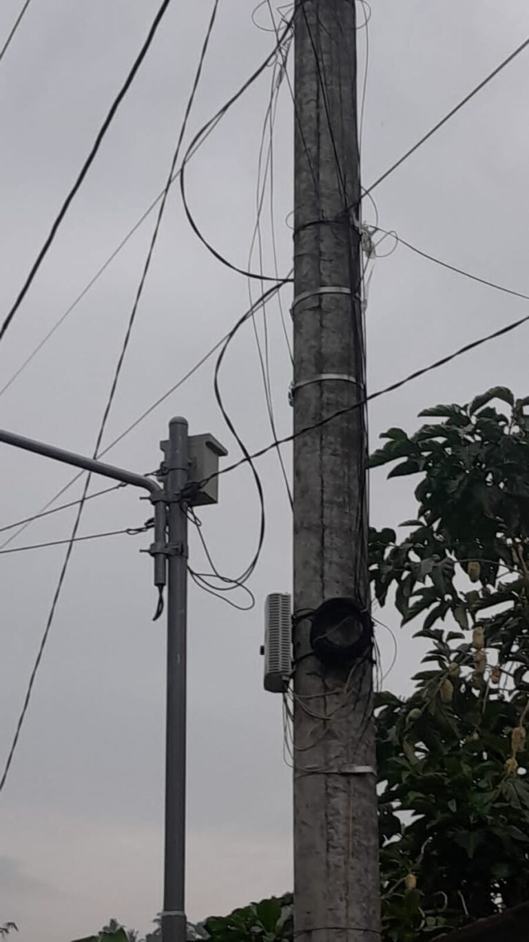 Pemasangan Kabel Jaringan Wifi Milik MJN (Mitra Jaringan Nasional) Di Duga Liar Dan Semrawud