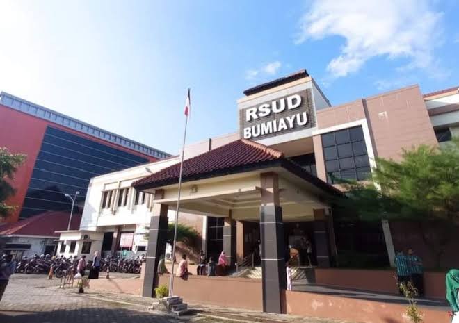 Direktur RSUD Bumiayu dr. dedy iskandar menerima kesempatan untuk  warga Penerima Manfaat BPJS Pemerintah Gratis.