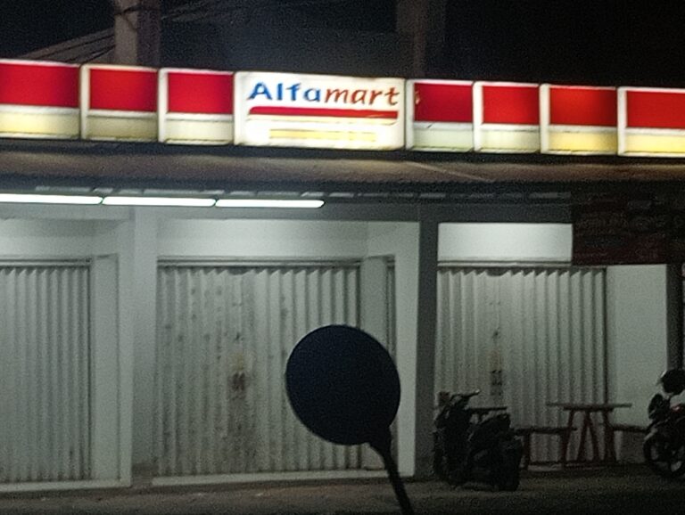 Donasi Misterius Alfamart Patimuan: Warga Muak, Uang Plastik Ditarik, Bantuan Nol Besar! Warga Patimuan Pertanyakan