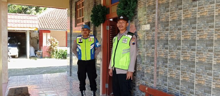 Polres Kebumen Amankan Ibadah Natal di GKJ Tunjungseto, Jemaat Merasa Lebih Tenang