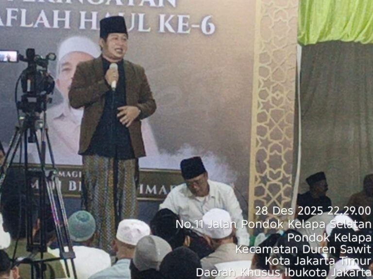 Ustadz Zaky Mubarok Menjadikan Haul Sebagai Simpul Kekuatan Iman Warga Jakarta Timur