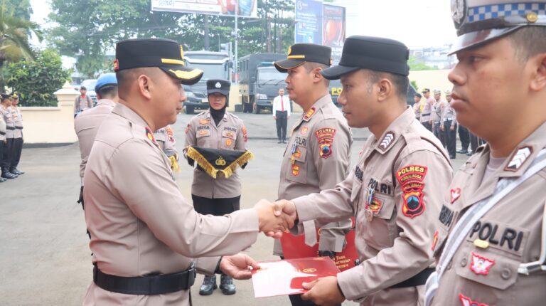 Polres Purbalingga Gelar Upacara Hari Kesadaran Nasional, 65 Personel Terima Tanda Kehormatan