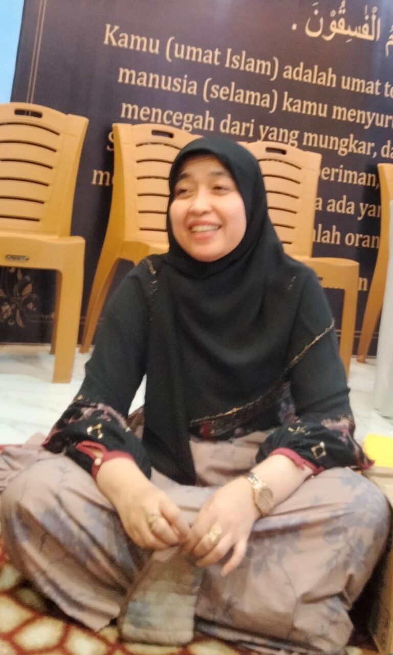 MAJLIS TA’LIM KAUM IBU, BUTUH SARANA PENGAJIAN DI MESJID AL ISTIQOMAH