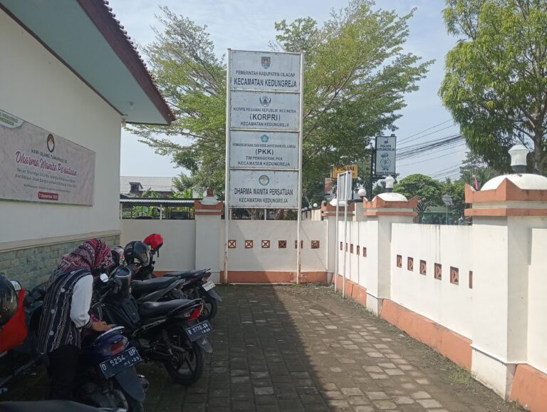 Birokrasi “Pingpong” di Kedungreja: Camat Terkesan Alergi Temui Warga, Nasib Pembayaran Material Jatisari Terkatung-katung