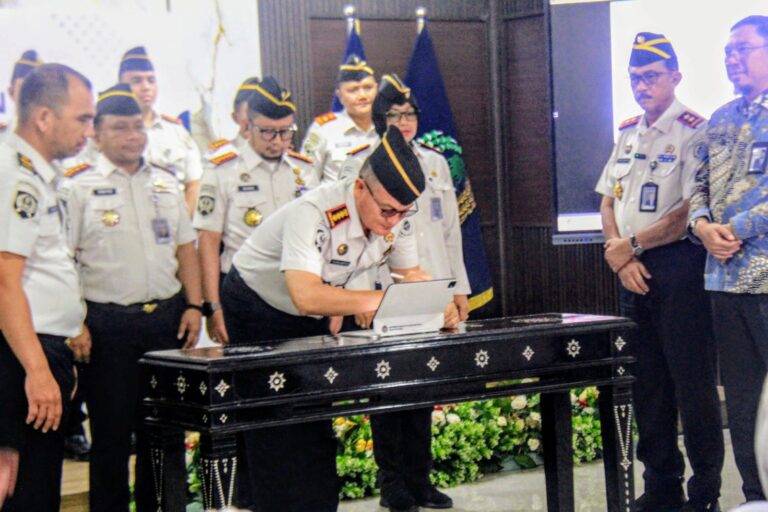 Kejati Riau Gelar Apel Serta Penandatanganan Pakta Integritas Menuju WBBM 2026