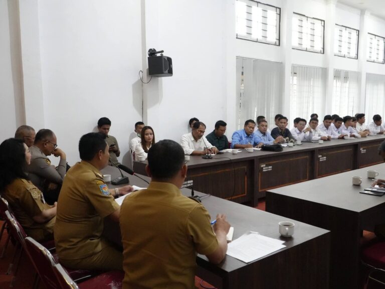 KETUM DPP PROGIB Hadiri undangan 𝗕𝘂𝗽𝗮𝘁𝗶 𝗛𝘂𝗺𝗯𝗮𝗻𝗴 𝗛𝗮𝘀𝘂𝗻𝗱𝘂𝘁𝗮𝗻 dalam rangka 𝗥𝗮𝗽𝗮𝘁 𝗞𝗼𝗼𝗿𝗱𝗶𝗻𝗮𝘀𝗶 𝗧𝗲𝗿𝗸𝗮𝗶𝘁 𝗣𝗿𝗼𝗴𝗿𝗮𝗺 𝗠𝗮𝗸𝗮𝗻 𝗕𝗲𝗿𝗴𝗶𝘇𝗶 𝗚𝗿𝗮𝘁𝗶𝘀 (𝗠𝗕𝗚)