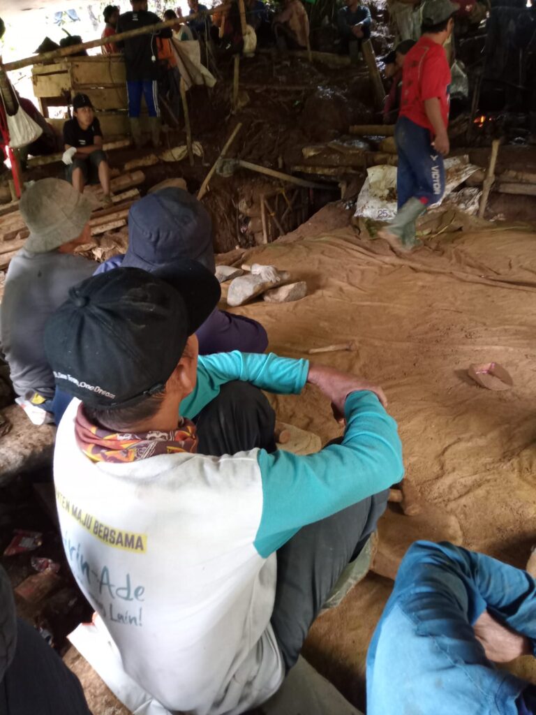 Tambang Emas Ilegal Blok Ci Engang Makin Brutal,diduga di Bekingi Oleh Oknum kepala Desa Citorek Barat