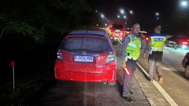Melawan Kobaran Api di Tengah Arus Mudik, Ketika Keberanian Polisi Jadi Penentu Keselamatan