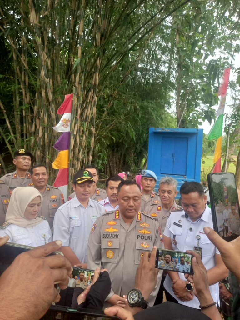 Sinergi Perhutani KPH Banyumas Barat dan Polresta Cilacap: Resmikan Jembatan Merah Putih di Desa Karanganyar